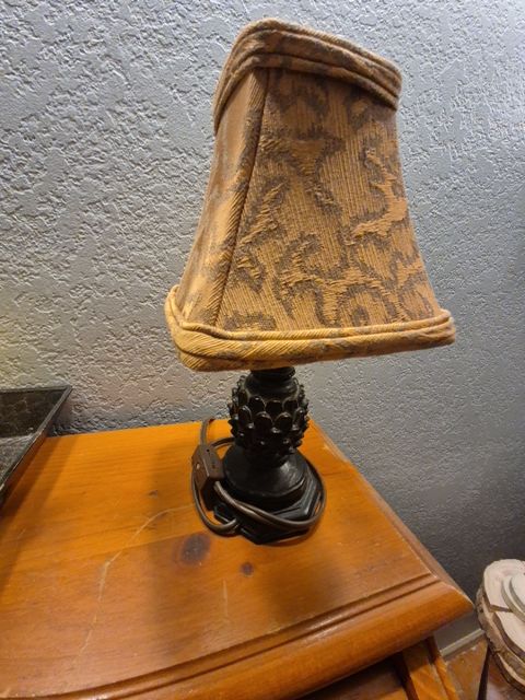 Pineapple Bronze Lamp, 11"