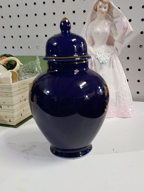 Asian ginger jar peacock, Approx 6"