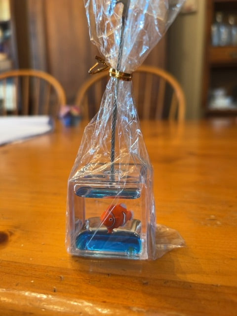 an acrylic liquid memo or note clip holder with a floating clown fish