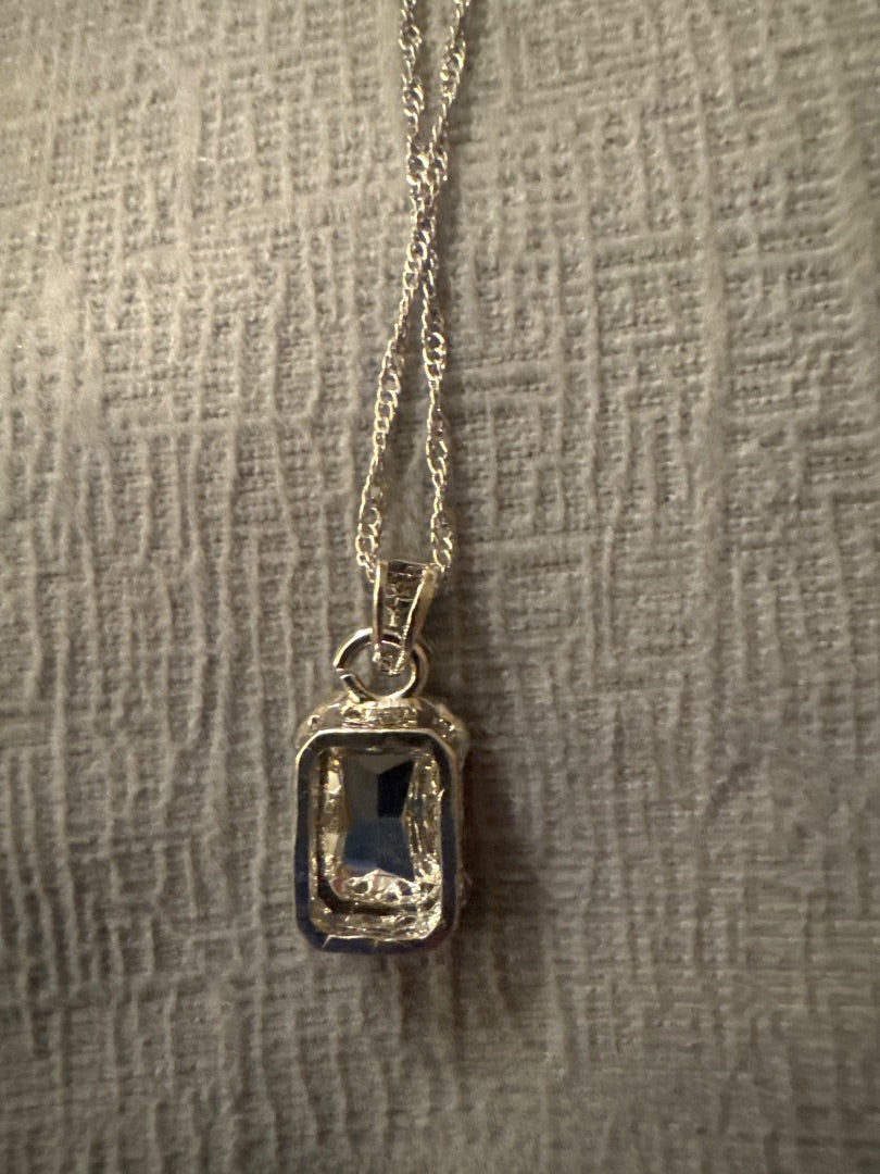 Purple/pink changing Swarovski Pink/purple pendant necklace