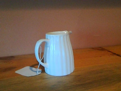 Cream Crate & Barrel - Vintage - Hostess Ceramic creamer pitcher