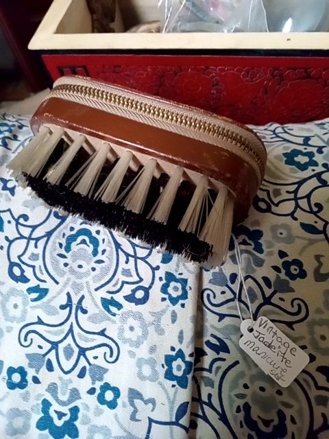 Vintage jaderite manicure set