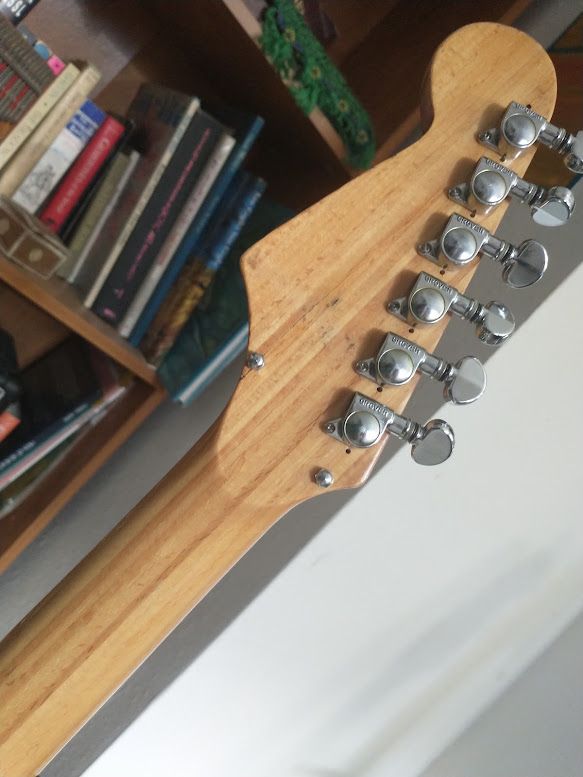 Vintage White Electric Guitar